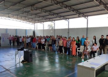 Palestra sobre Agosto Lilás é realizada para grupo de mulheres em Córrego Fundo