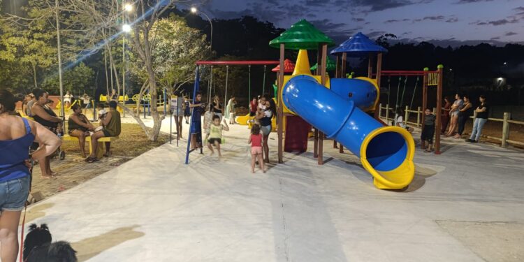 Córrego Fundo: área de lazer infantil é instalada na Praça da Mina