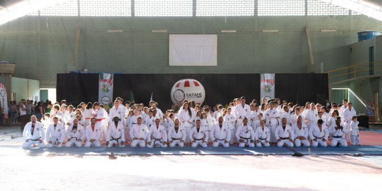 Tatame do Bem entrega novos quimonos em parceria inédita com os Emirados Árabes Unidos