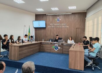 Córrego Fundo: Alunos debatem ecologia na Câmara Municipal em projeto da Paróquia Sagrada Família