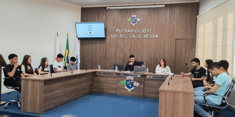 Córrego Fundo: Alunos debatem ecologia na Câmara Municipal em projeto da Paróquia Sagrada Família