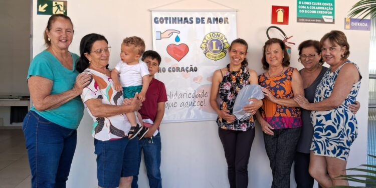 Grupo Gotinhas de Amor e Lions Clube realizam doação especial para família formiguense