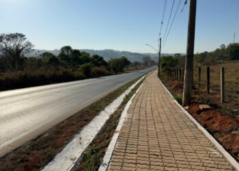Calçadão da LMG 830 está em fase de conclusão