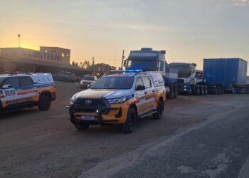 Operação de escolta de carga especial causa lentidão na BR-354