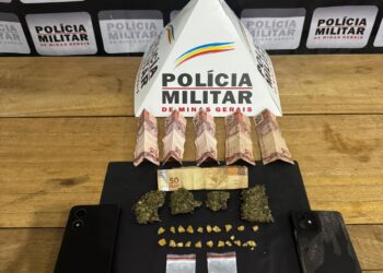 PM desmantela organização criminosa envolvida com o tráfico de drogas em Bambuí; casal e menor são detidos