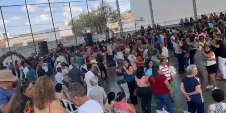 Grupo de Córrego Fundo participa de encontro da Melhor Idade em Campo Belo