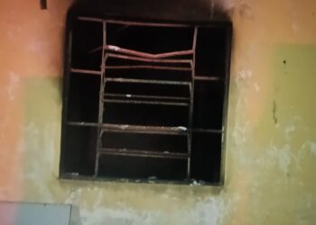 Incêndio atinge imóvel abandonado em Lagoa da Prata