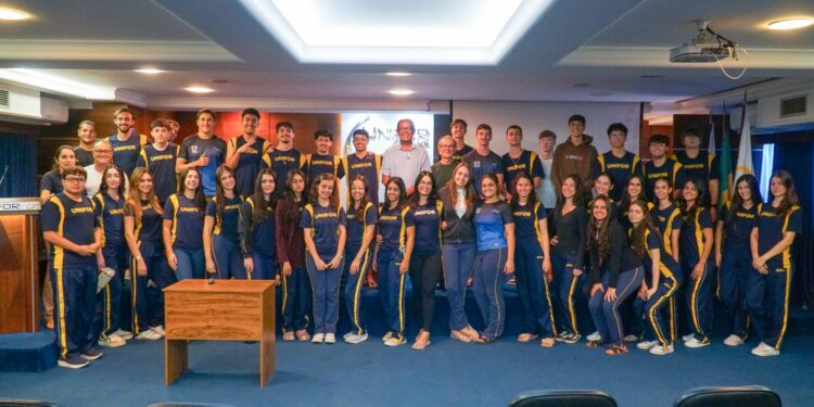 Rotary Formiga realiza palestra sobre Intercâmbio Internacional no Unifor-MG