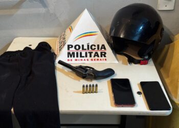 Polícia Militar prende dois suspeitos e apreende menor por furto a idoso no Centro de Formiga