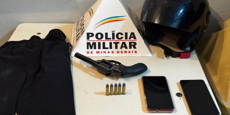 Polícia Militar prende dois suspeitos e apreende menor por furto a idoso no Centro de Formiga