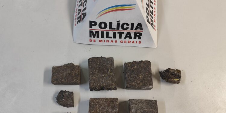 Dois suspeitos de tráfico de drogas são presos no Santo Antônio em Formiga