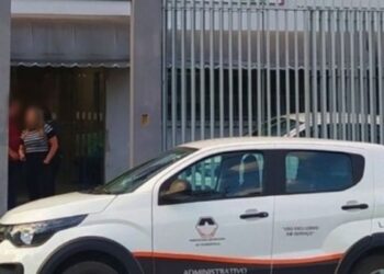 Avó de estudante ameaça diretora de escola com faca em Divinópolis