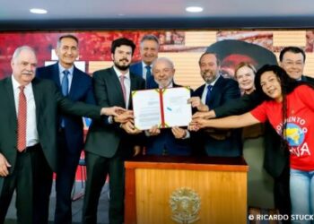 Lula sanciona gratuidade em conta de luz para famílias de baixa renda