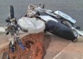 Motociclista e passageira morrem em batida com carro na BR-262