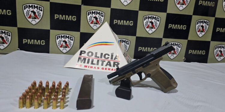 Polícia Militar apreende arma de fogo e munições em Arcos