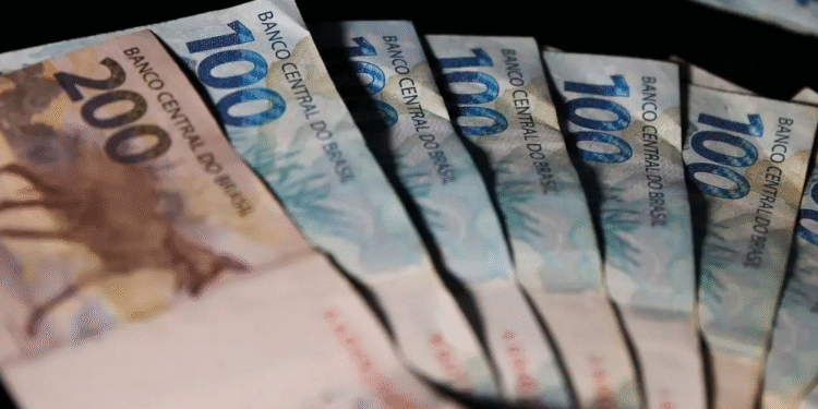 Lote extra de R$ 1,5 bilhão do abono salarial começa a ser pago nesta quarta