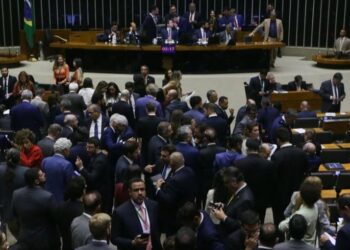 Câmara federal aprova isenção do IR para quem ganha até R$ 5 mil