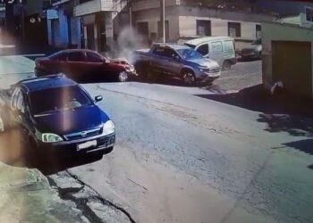 Três veículos se envolvem em acidente na Av. Abílio Machado em Formiga