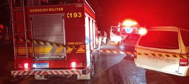 Casal de idosos morre em batida entre carro e ônibus na MG-352