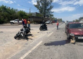 Acidente envolvendo motocicleta e carro deixa homem ferido na MG-050 em Formiga