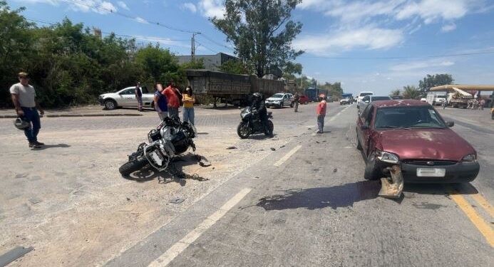 Acidente envolvendo motocicleta e carro deixa homem ferido na MG-050 em Formiga