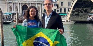 Na Itália, comitiva do Governo de Minas conhece realidade de estudante selecionada pelo Passaporte Mineiro do Conhecimento