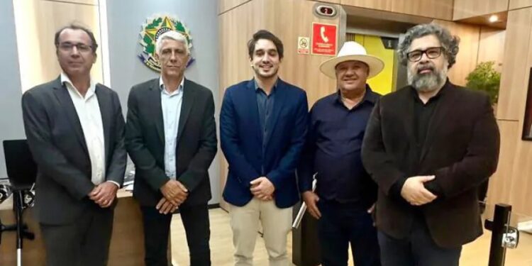 Prefeito de Formiga participa de reunião no Ministério dos Transportes para discutir melhorias na BR-354