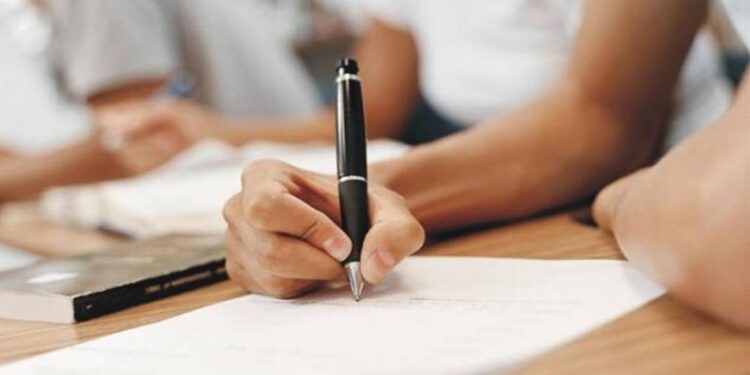 Inscrições abertas para concurso da educação com 143 vagas e salários de até R$ 5,2 mil