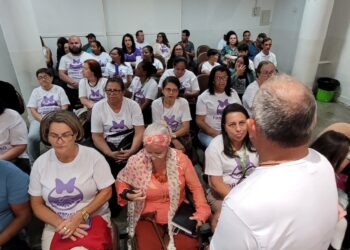 Seminário de Fibromialgia lota Plenário da Câmara  e marca avanço no acolhimento aos portadores da doença