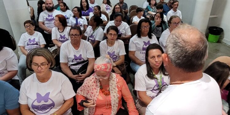 Seminário de Fibromialgia lota Plenário da Câmara  e marca avanço no acolhimento aos portadores da doença