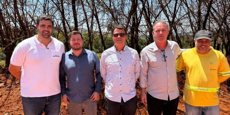 Cid Corrêa avalia tecnologia inovadora de pavimentação ecológica em Passos