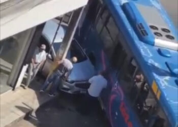 Polícia Militar registra acidente entre ônibus e carro de passeio próximo à Santa Casa