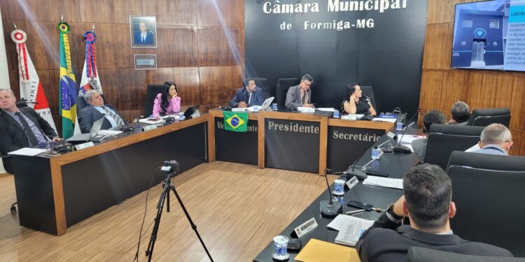 Saúde, segurança e inclusão social em pauta: Câmara aprova novas leis para Formiga