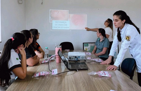 Prefeitura de Córrego Fundo realiza ação de prevenção ao câncer de mama na empresa Tinta Supermax