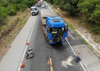 Motociclista morre ao bater de frente com caminhão na BR-262 em Bom Despacho