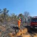 Formiga: Corpo de Bombeiros combate incêndio no Morro do Cristo