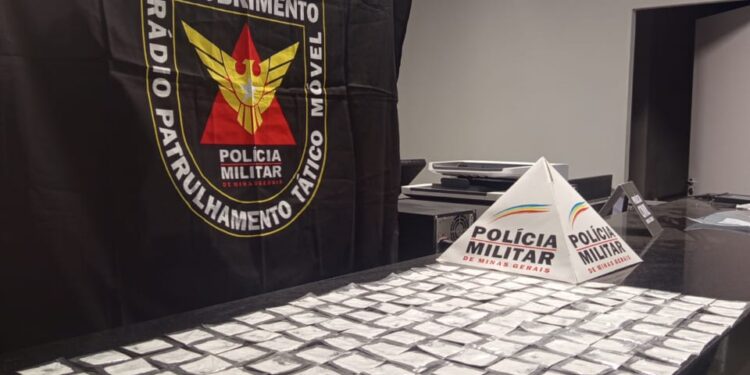 Jovem é preso com 156 papelotes de cocaína no bairro Santa Tereza em Formiga