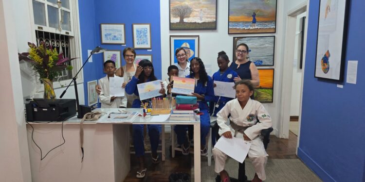 Participantes do SCFV visitam o “Atelier de Arte Maria José Boaventura” e vivenciam a arte como forma de transformação