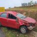 Carro capota após colidir com barranco na MG-050 em Pedra do Indaiá