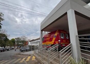 Formiga: bombeiros atendem funcionária com dores lombares e cervicais intensas em local de trabalho