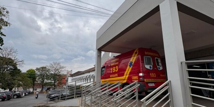 Formiga: bombeiros atendem funcionária com dores lombares e cervicais intensas em local de trabalho