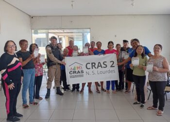 Idosos recebem orientações da PM sobre como evitar golpes em Formiga