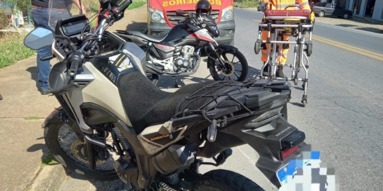 Condutor de carro foge após arrastar motociclista por 15 metros em acidente na Avenida Brasil