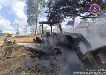 Incêndio em maquinário agrícola é controlado por bombeiros em zona rural de Córrego Fundo