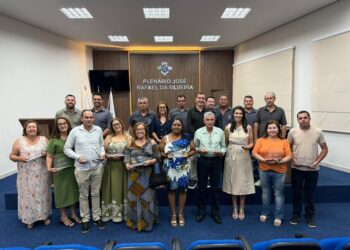 Câmara de Córrego Fundo homenageia educadores com a ‘Comenda Professor José Itamar da Silveira’