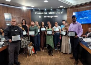 Câmara de Formiga aprova projetos voltados a obras, transporte e valorização do servidor, celebra Outubro Rosa e homenageia defensores da causa animal