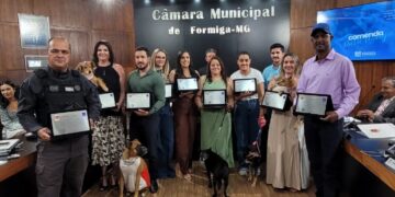 Câmara de Formiga aprova projetos voltados a obras, transporte e valorização do servidor, celebra Outubro Rosa e homenageia defensores da causa animal