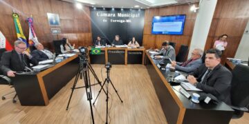 Câmara de Formiga aprova projetos voltados a obras, transporte e valorização do servidor, celebra Outubro Rosa e homenageia defensores da causa animal