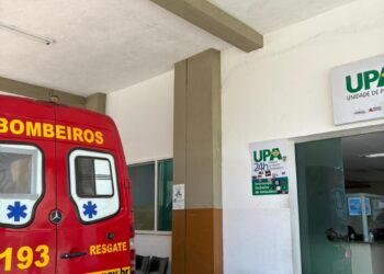 Após sentir tontura, mulher cai e é socorrida pelos bombeiros com suspeita de fratura no fêmur em Formiga