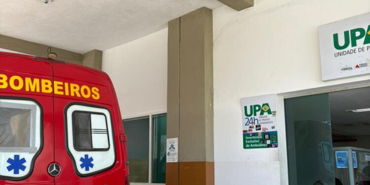 Após sentir tontura, mulher cai e é socorrida pelos bombeiros com suspeita de fratura no fêmur em Formiga